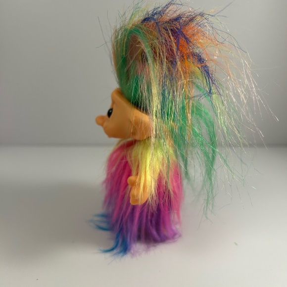 Trolls Doll with Multicolor Hair - Picture 4 of 6
